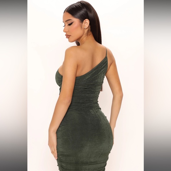 Hunter Green One Shoulder Ruched Midi Dress - Picture 4 of 9